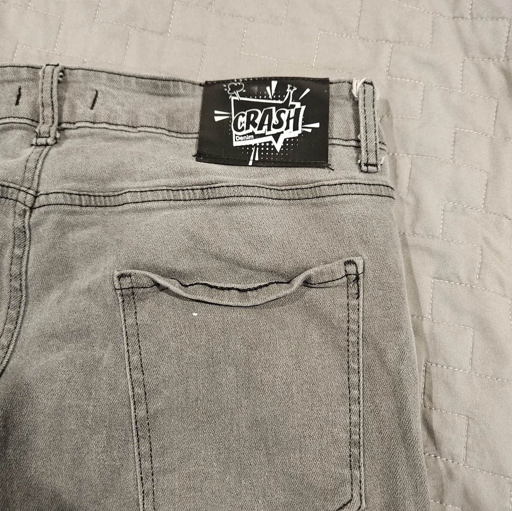DNWR Gray Distressed Jeans with Red Accents Size 38x31 - Picture 7 of 7